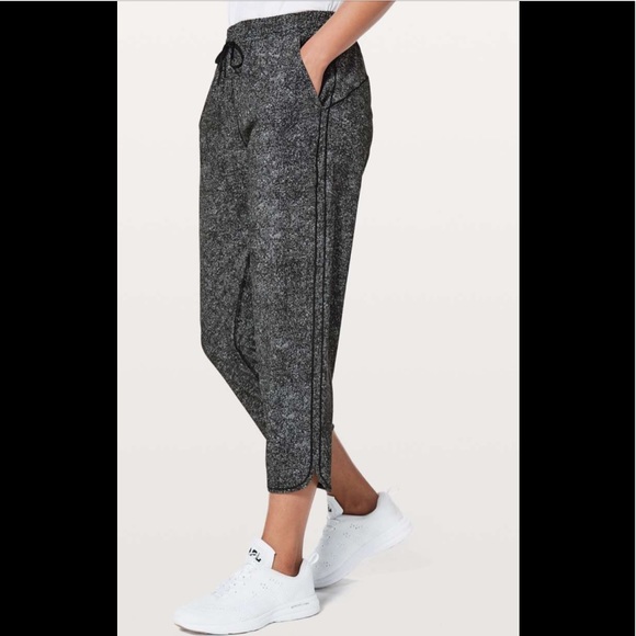 Lululemon Keep It Classic Crop - Picture 2 of 8